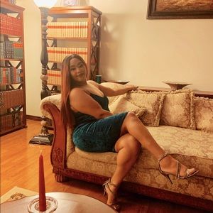 Velvet green strapped dress size L